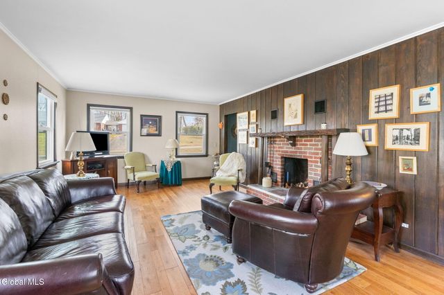 26 Crescent Terrace, North Greenbush, NY 12198