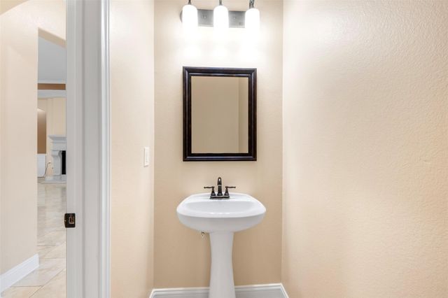 225 Kalmer Street, Pasadena, TX 77502