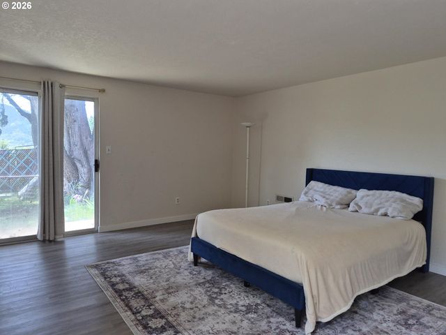 110 Se CERRITO Ct, Myrtle Creek, OR 97457