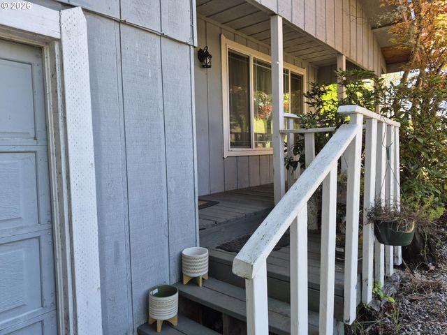 110 Se CERRITO Ct, Myrtle Creek, OR 97457