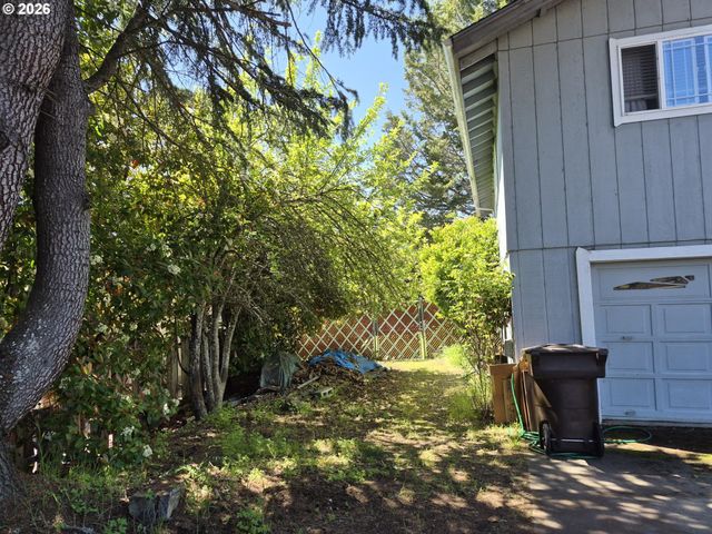 110 Se CERRITO Ct, Myrtle Creek, OR 97457