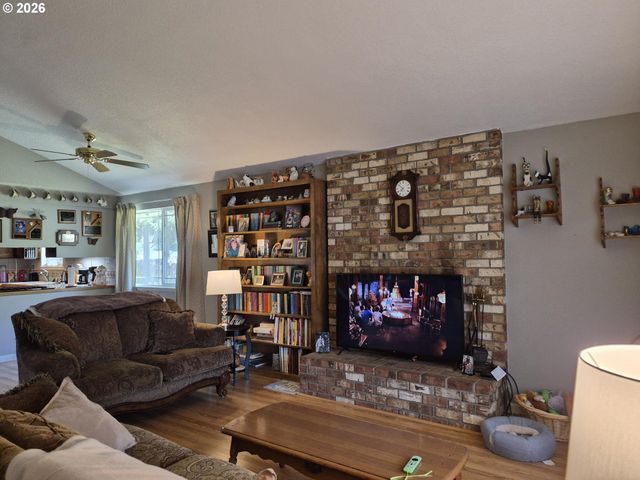 110 Se CERRITO Ct, Myrtle Creek, OR 97457