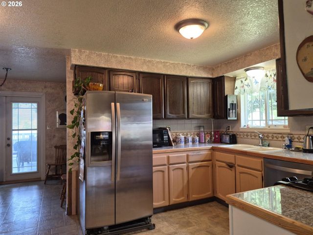 110 Se CERRITO Ct, Myrtle Creek, OR 97457