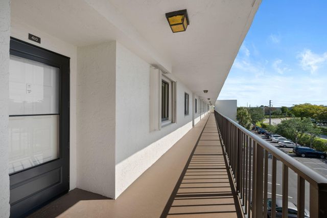 3138 Via Poinciana 410, Lake Worth, FL 33467