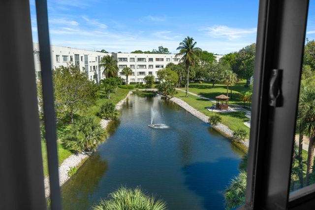 3138 Via Poinciana 410, Lake Worth, FL 33467