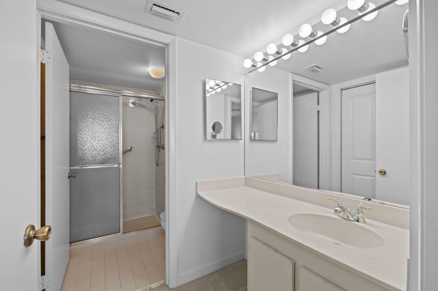 3138 Via Poinciana 410, Lake Worth, FL 33467