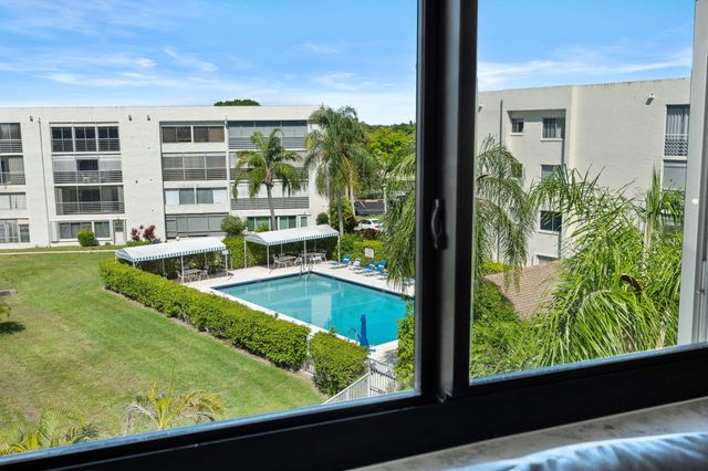 3138 Via Poinciana 410, Lake Worth, FL 33467