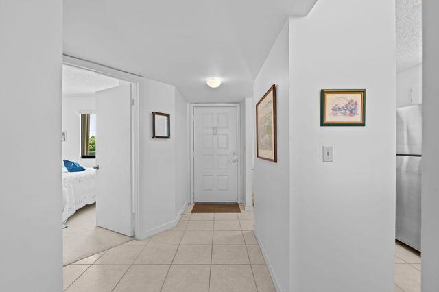 3138 Via Poinciana 410, Lake Worth, FL 33467
