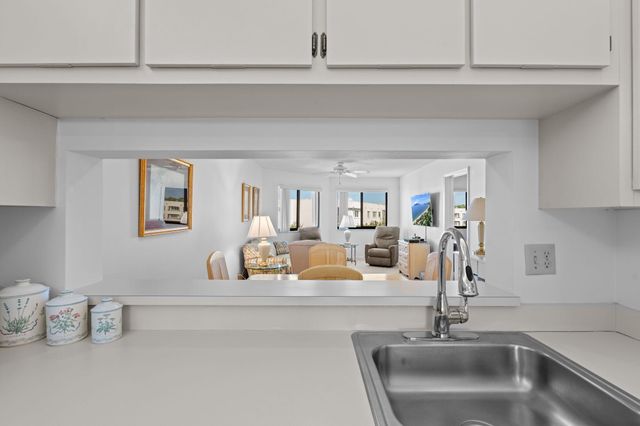 3138 Via Poinciana 410, Lake Worth, FL 33467