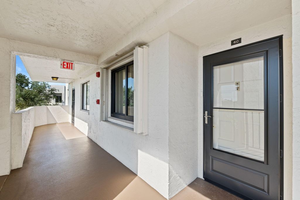 3138 Via Poinciana 410, Lake Worth, FL 33467