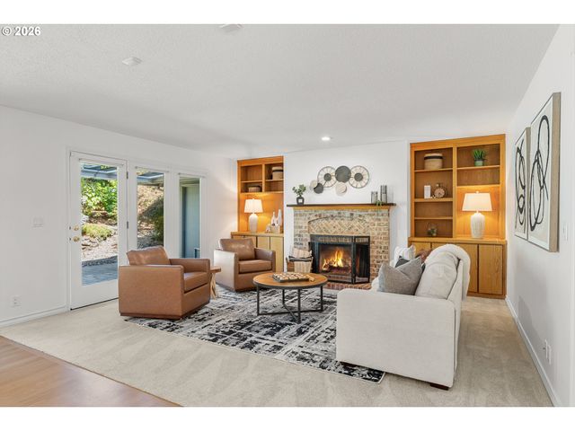 19757 BELLEVUE Way, West Linn, OR 97068