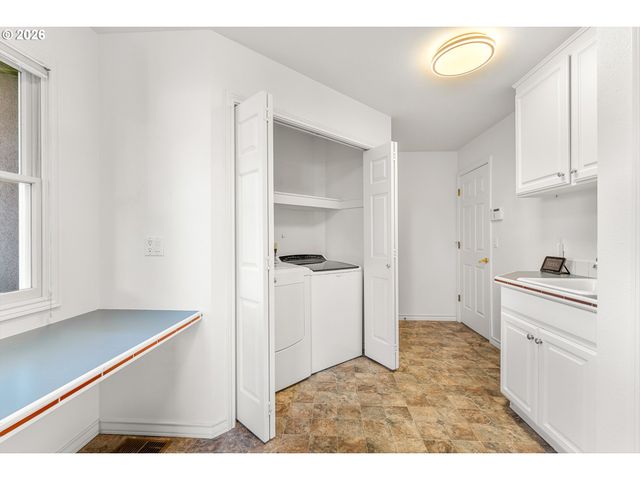 19757 BELLEVUE Way, West Linn, OR 97068