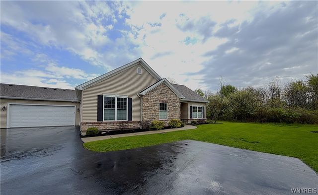5683 Ferncrest Drive B, Clarence, NY 14032