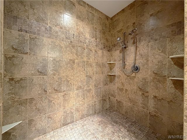 5683 Ferncrest Drive B, Clarence, NY 14032