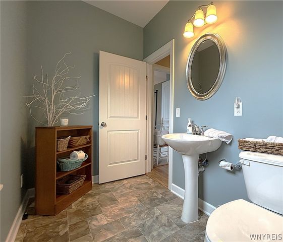 5683 Ferncrest Drive B, Clarence, NY 14032
