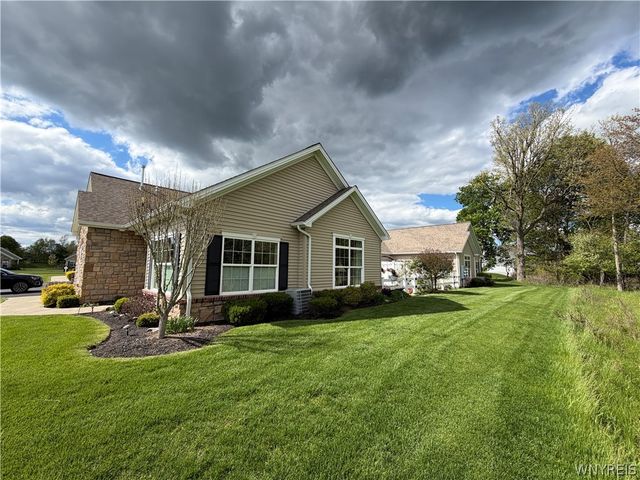 5683 Ferncrest Drive B, Clarence, NY 14032