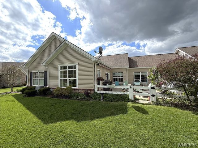 5683 Ferncrest Drive B, Clarence, NY 14032