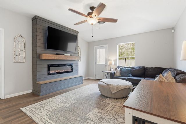 122 Easton Glen Lane, Dickinson, TX 77539