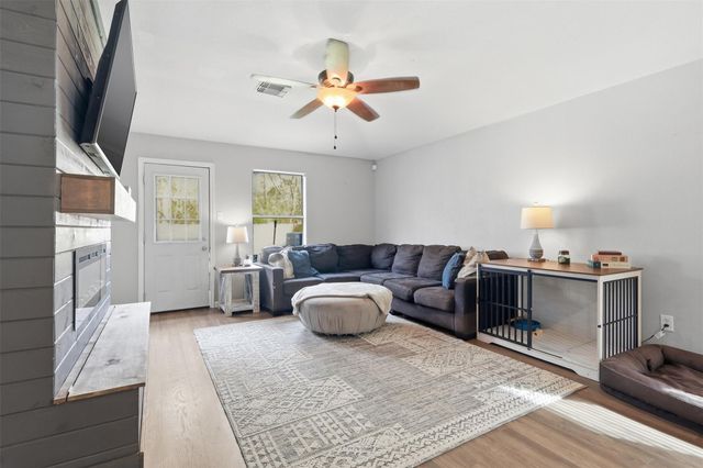 122 Easton Glen Lane, Dickinson, TX 77539