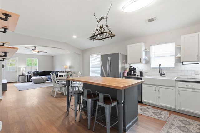 122 Easton Glen Lane, Dickinson, TX 77539