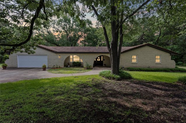 2126 County Road 1450, Bonham, TX 75418