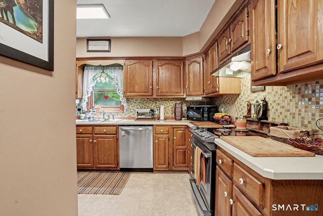 74 Maple Street, Seymour, CT 06483
