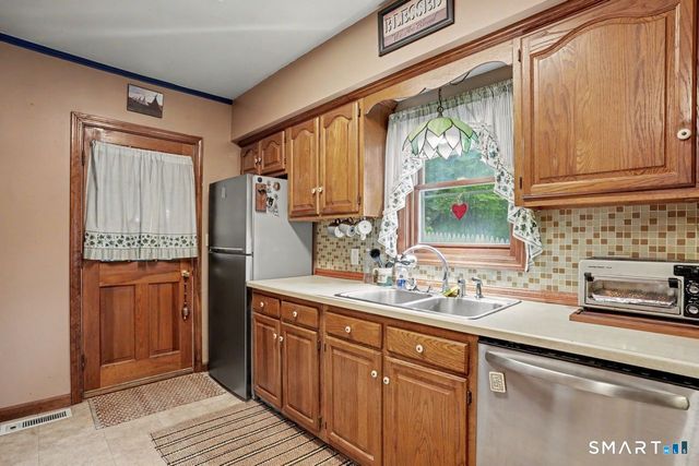 74 Maple Street, Seymour, CT 06483