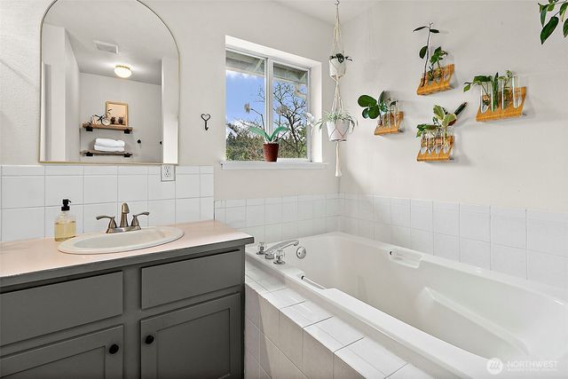 37008 20th Avenue S, Federal Way, WA 98003