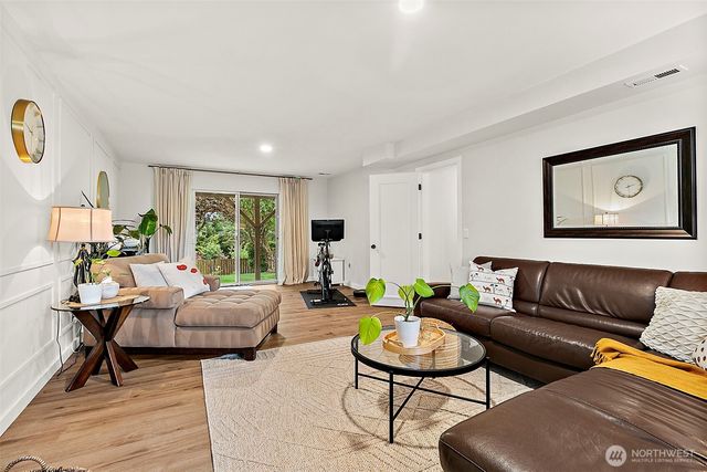 37008 20th Avenue S, Federal Way, WA 98003