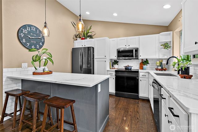 37008 20th Avenue S, Federal Way, WA 98003