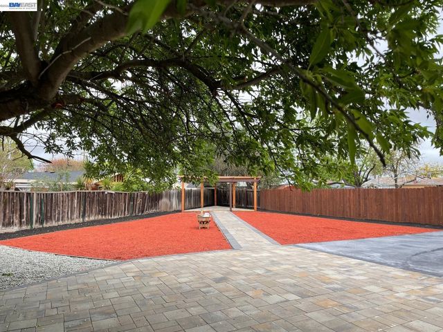 387 Elizabeth Ct, Livermore, CA 94551