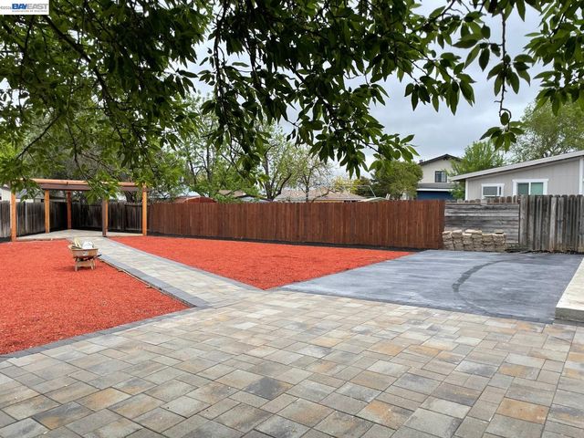 387 Elizabeth Ct, Livermore, CA 94551