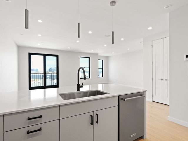 340 West 2nd Street 17, Boston, MA 02127