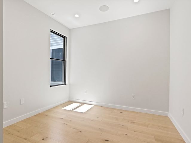 340 West 2nd Street 17, Boston, MA 02127