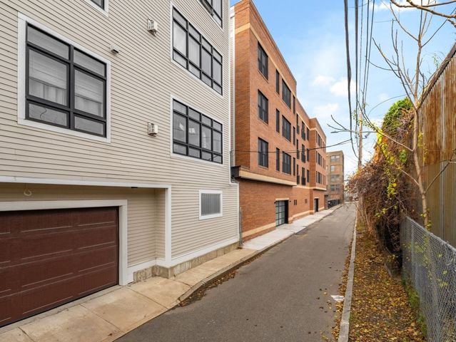 340 West 2nd Street 17, Boston, MA 02127