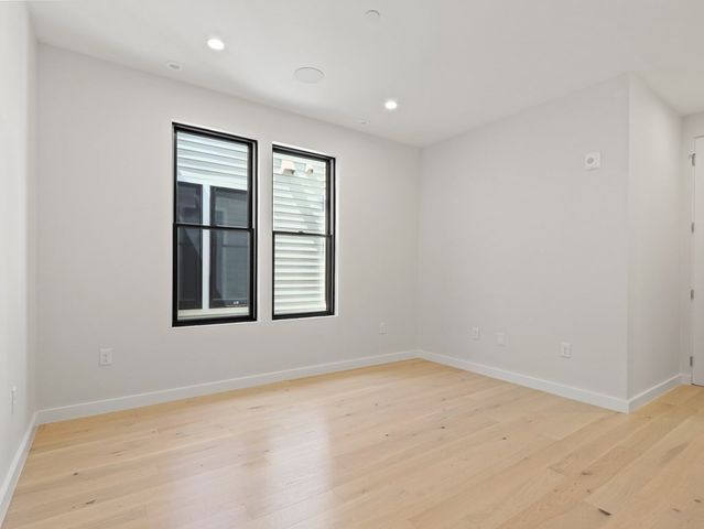 340 West 2nd Street 17, Boston, MA 02127