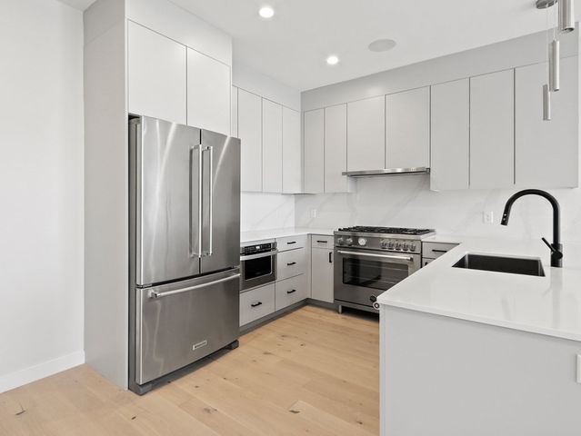340 West 2nd Street 17, Boston, MA 02127