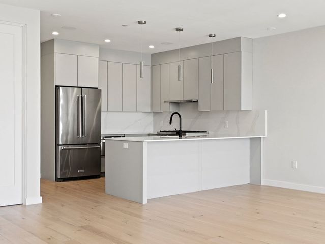 340 West 2nd Street 17, Boston, MA 02127