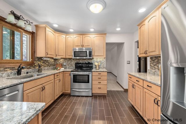 3115 BLUFF PL, Cheyenne, WY 82009