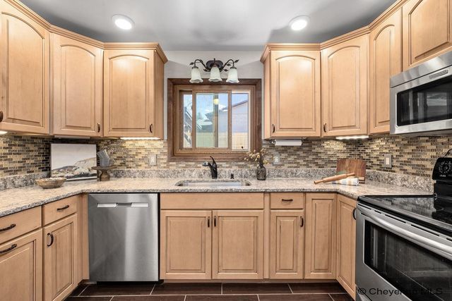 3115 BLUFF PL, Cheyenne, WY 82009