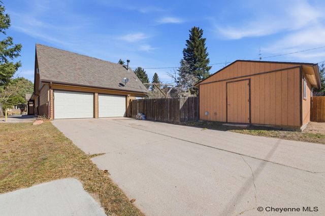 3115 BLUFF PL, Cheyenne, WY 82009