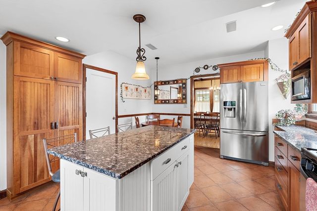 34 Great Road, Maynard, MA 01754