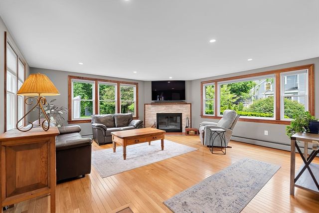 34 Great Road, Maynard, MA 01754