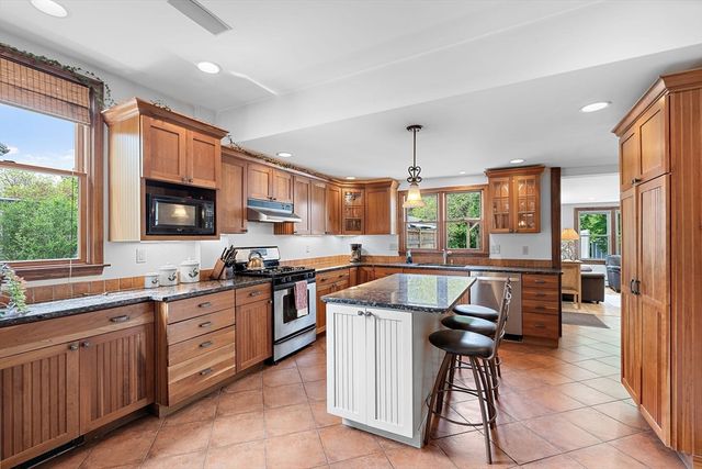 34 Great Road, Maynard, MA 01754