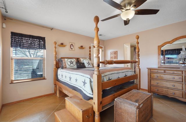 25 Arroyita, Algodones, NM 87001