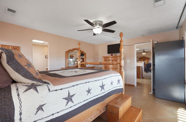 25 Arroyita, Algodones, NM 87001