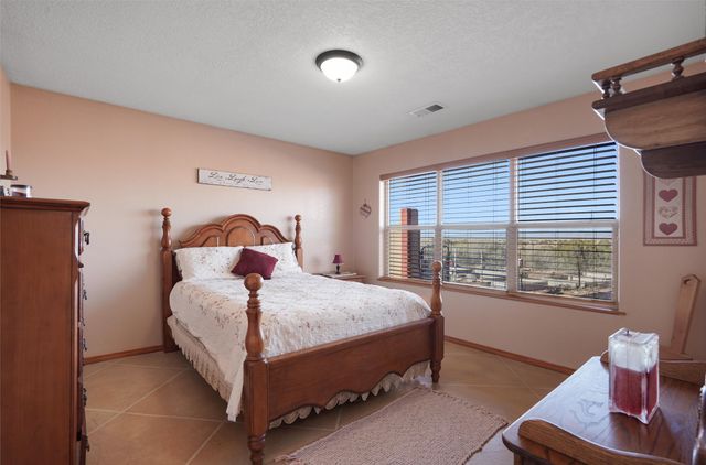 25 Arroyita, Algodones, NM 87001