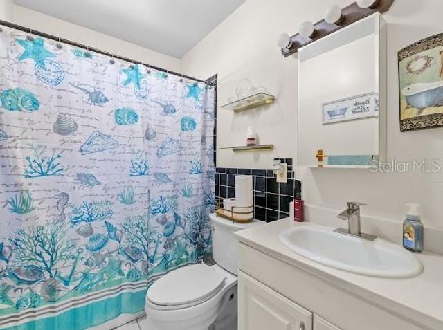 7806 N GOMEZ AVENUE, Tampa, FL 33614