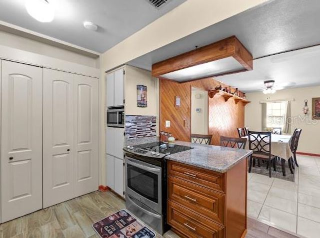 7806 N GOMEZ AVENUE, Tampa, FL 33614