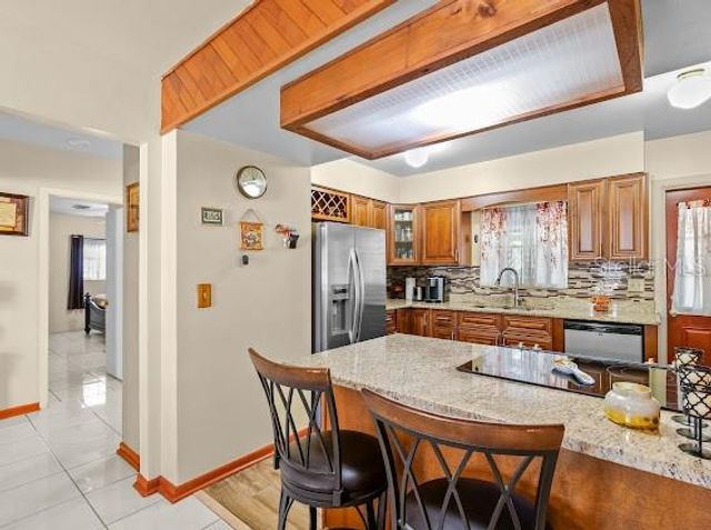 7806 N GOMEZ AVENUE, Tampa, FL 33614
